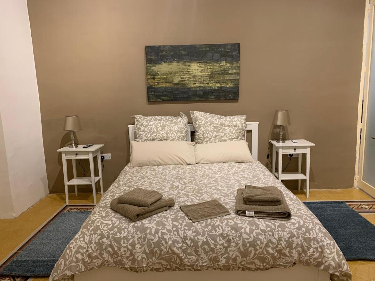 4 Bedroom Apartment In Sliema Near The Sea Esterno foto