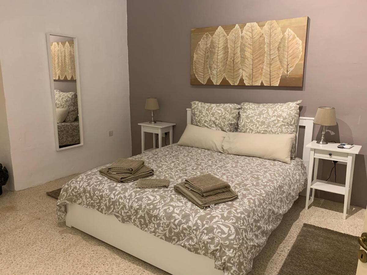 4 Bedroom Apartment In Sliema Near The Sea Esterno foto