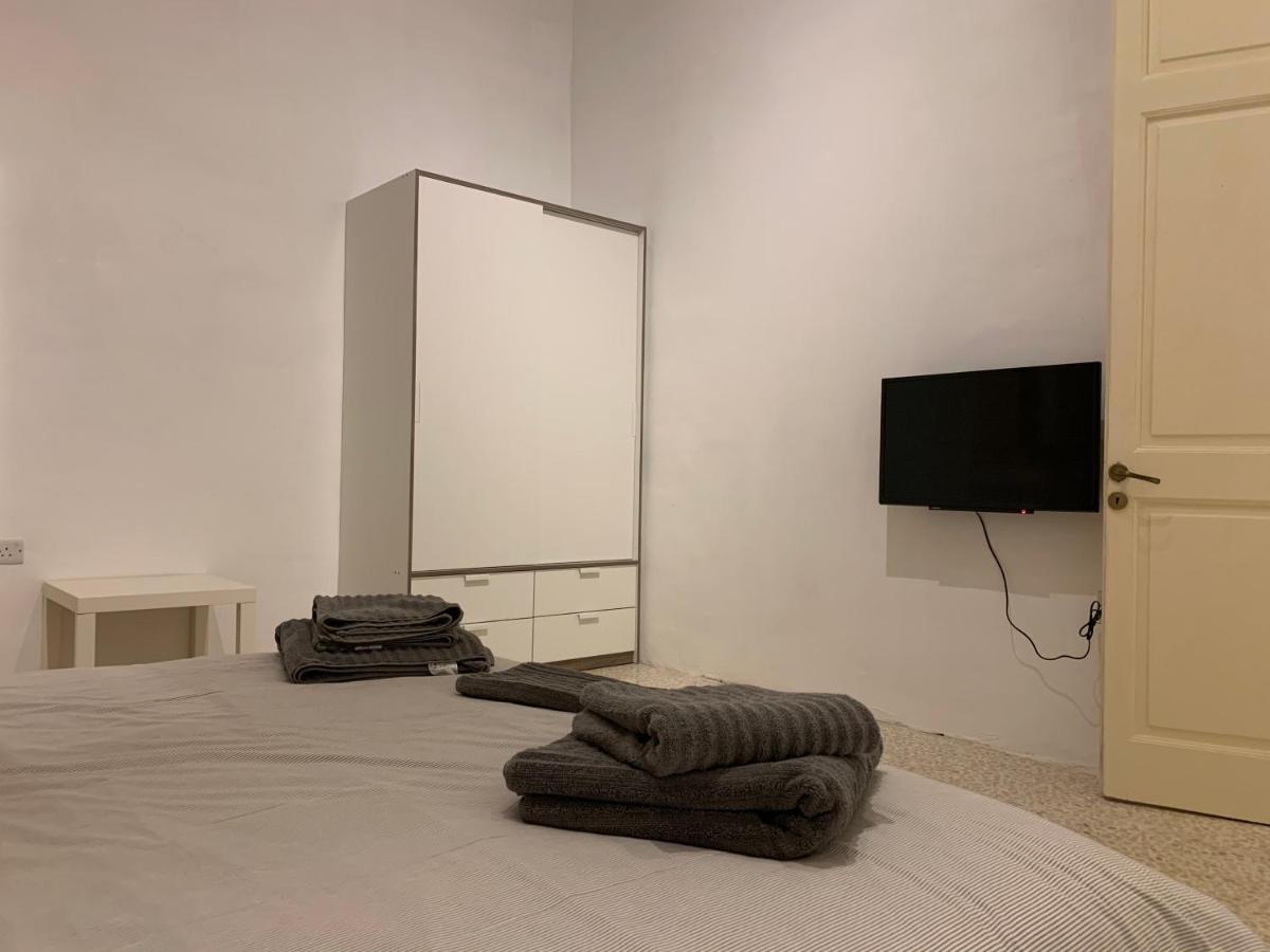 4 Bedroom Apartment In Sliema Near The Sea Esterno foto