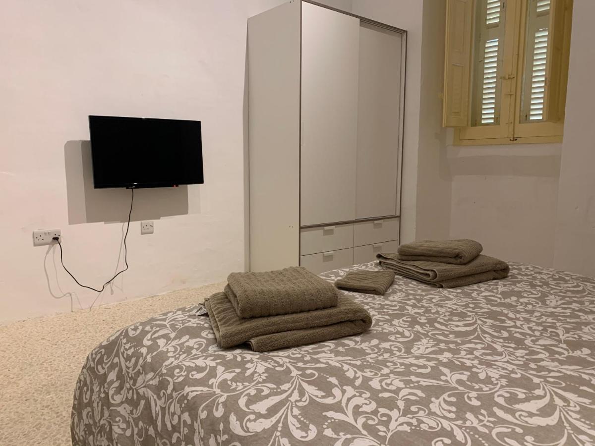 4 Bedroom Apartment In Sliema Near The Sea Esterno foto