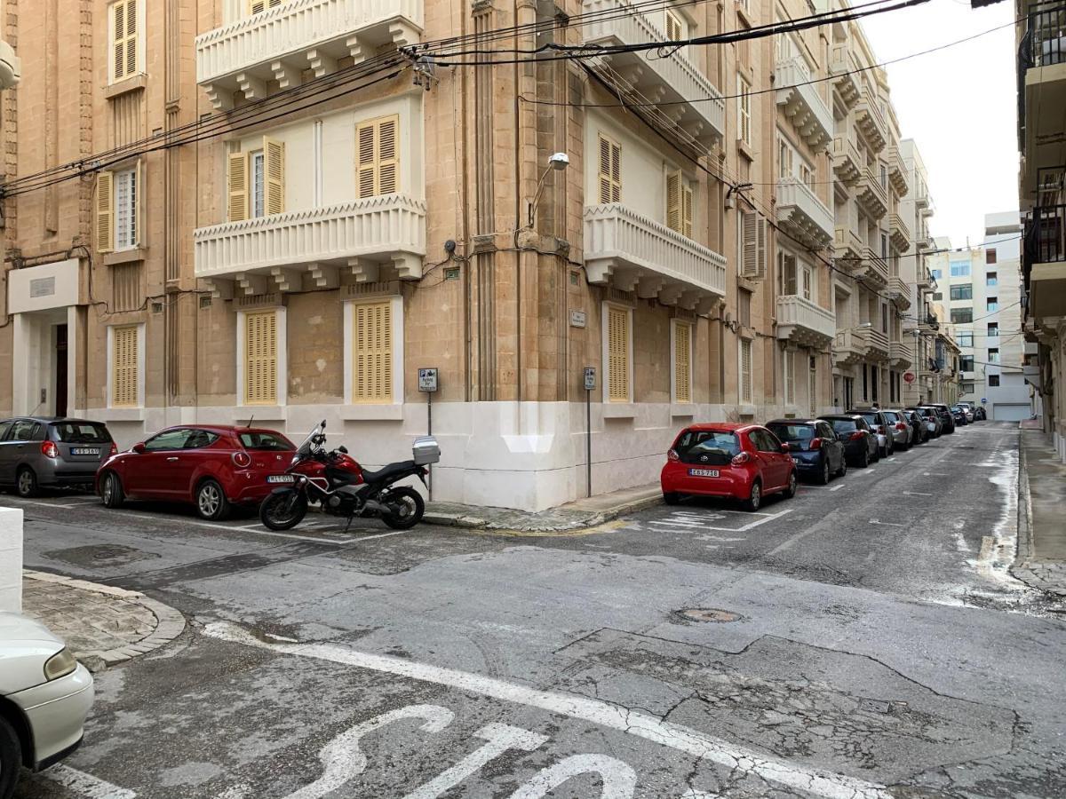 4 Bedroom Apartment In Sliema Near The Sea Esterno foto